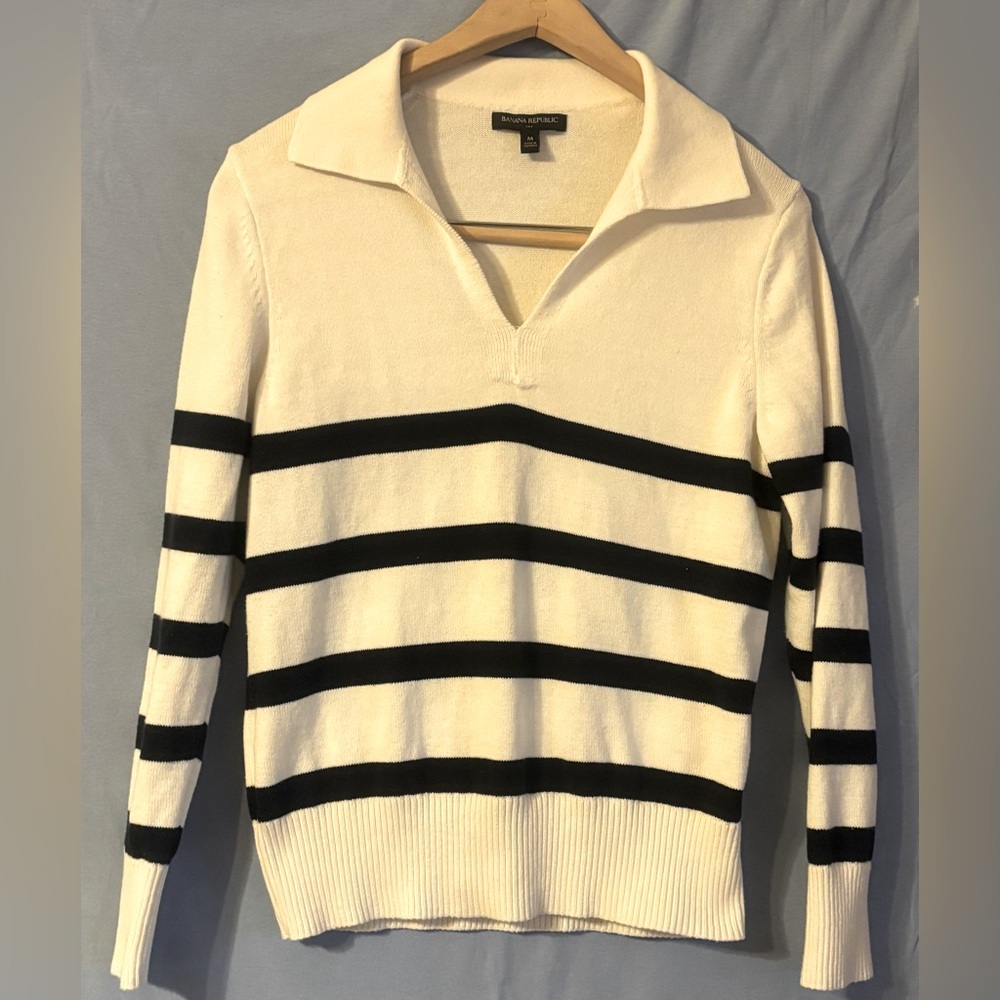 Women’s Banana Republic Cream and Black Pullover Sweater Size Medium